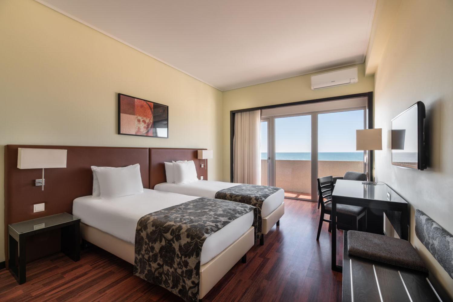 Exe Praia Golfe เอสปีโญ ภายนอก รูปภาพ